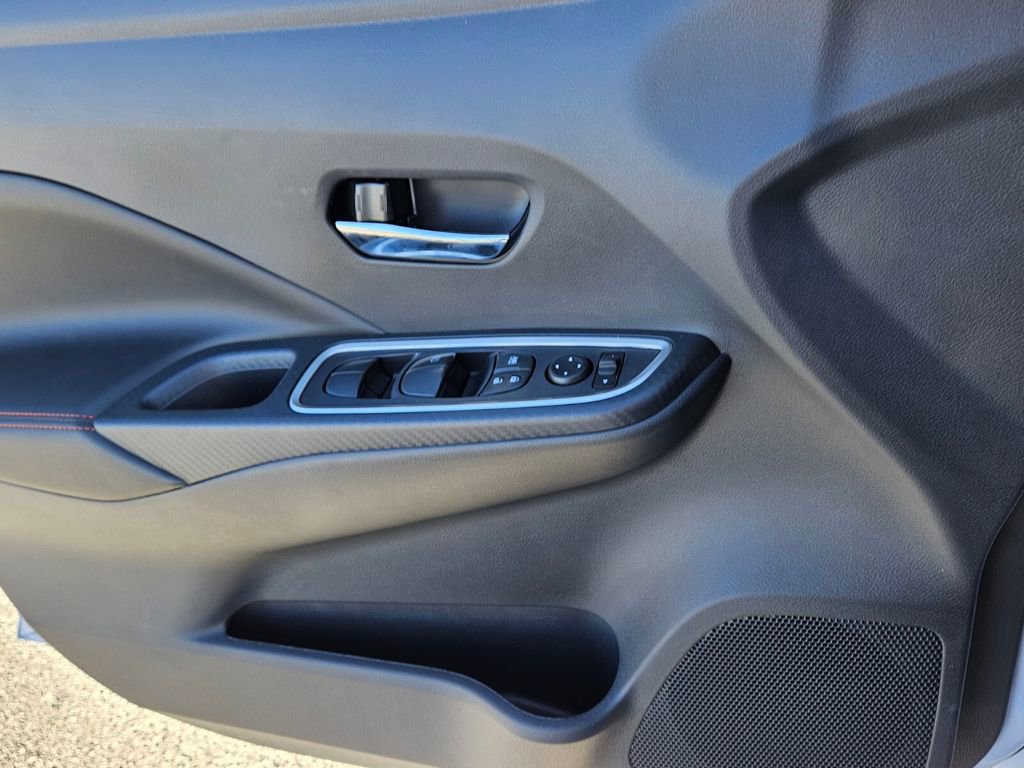 New 2025 Nissan Versa SR w/ Trunk Package image 27