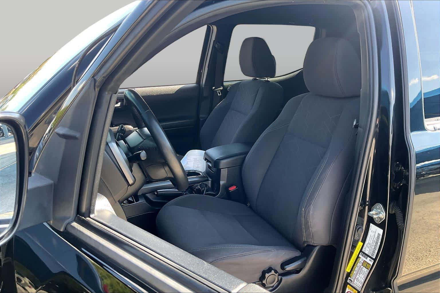 Used 2018 Toyota Tacoma TRD Sport w/ Technology Package AWD/4WD image 9