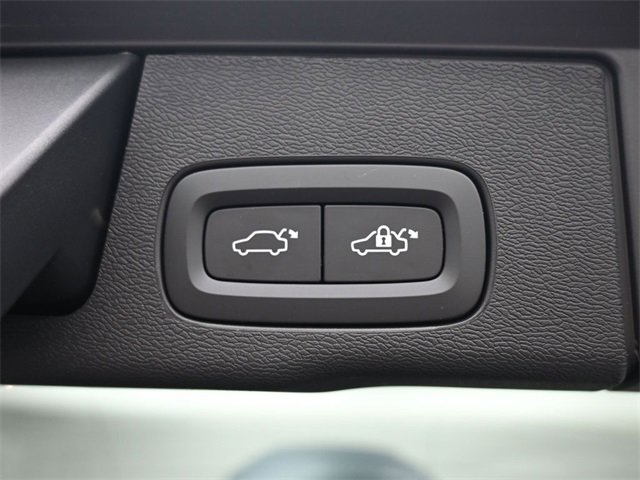 Used 2023 Volvo XC60 B5 Plus image 11