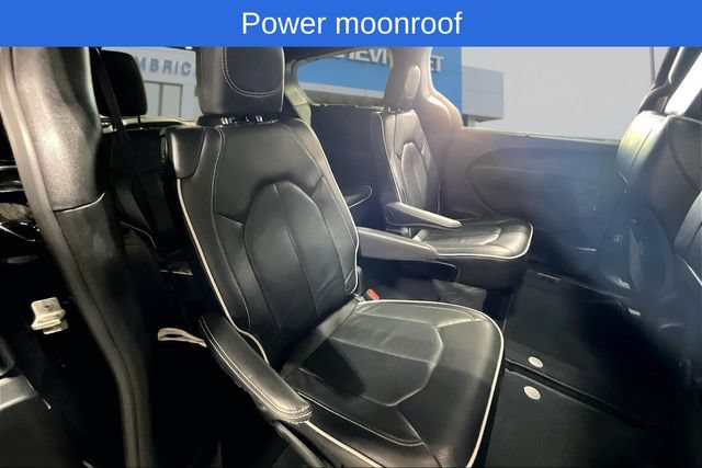 Used 2025 Chrysler Pacifica Limited FWD image 24