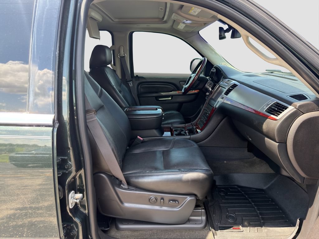 Used 2013 Cadillac Escalade EXT Premium AWD/4WD image 18