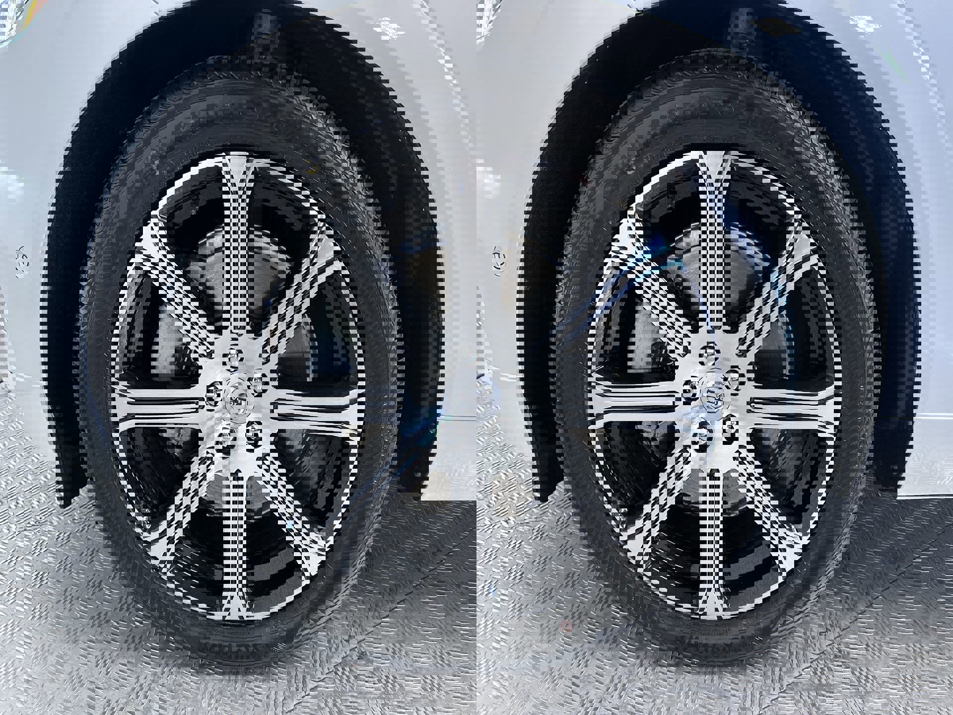 Used 2021 Volvo XC60 T8 Inscription w/ Advanced Package image 26