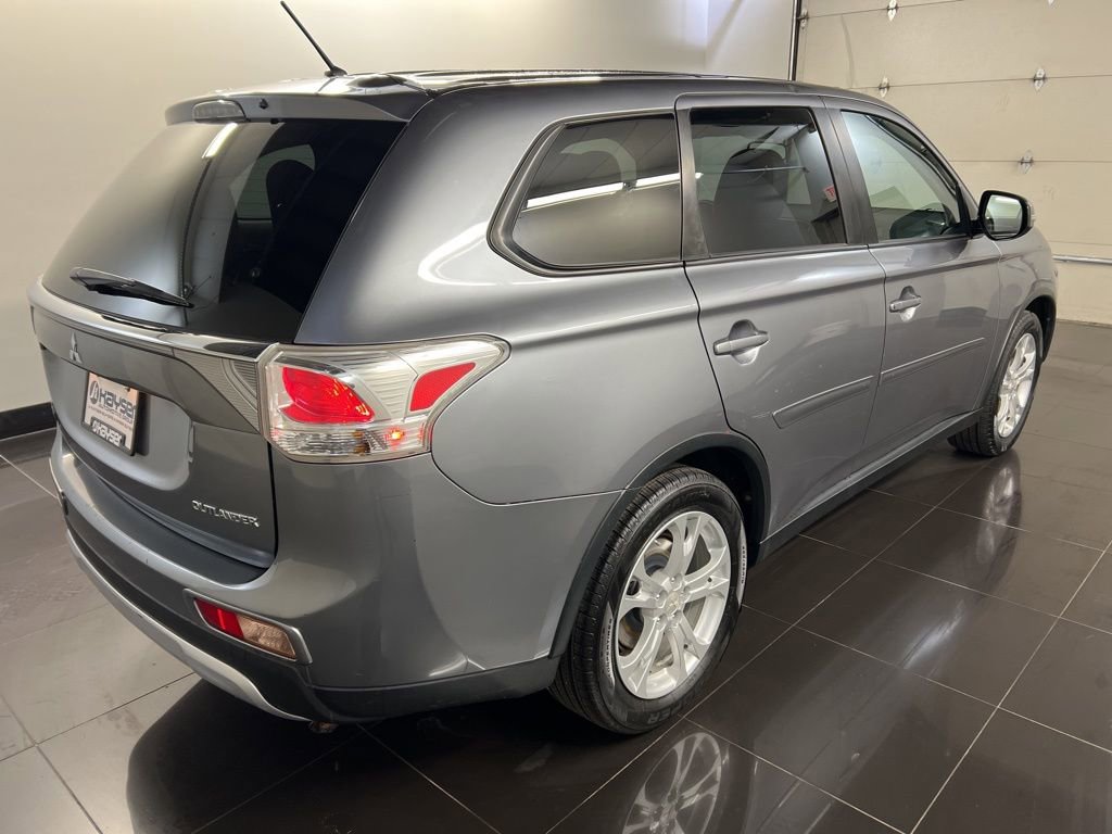 Used 2015 Mitsubishi Outlander SE image 6