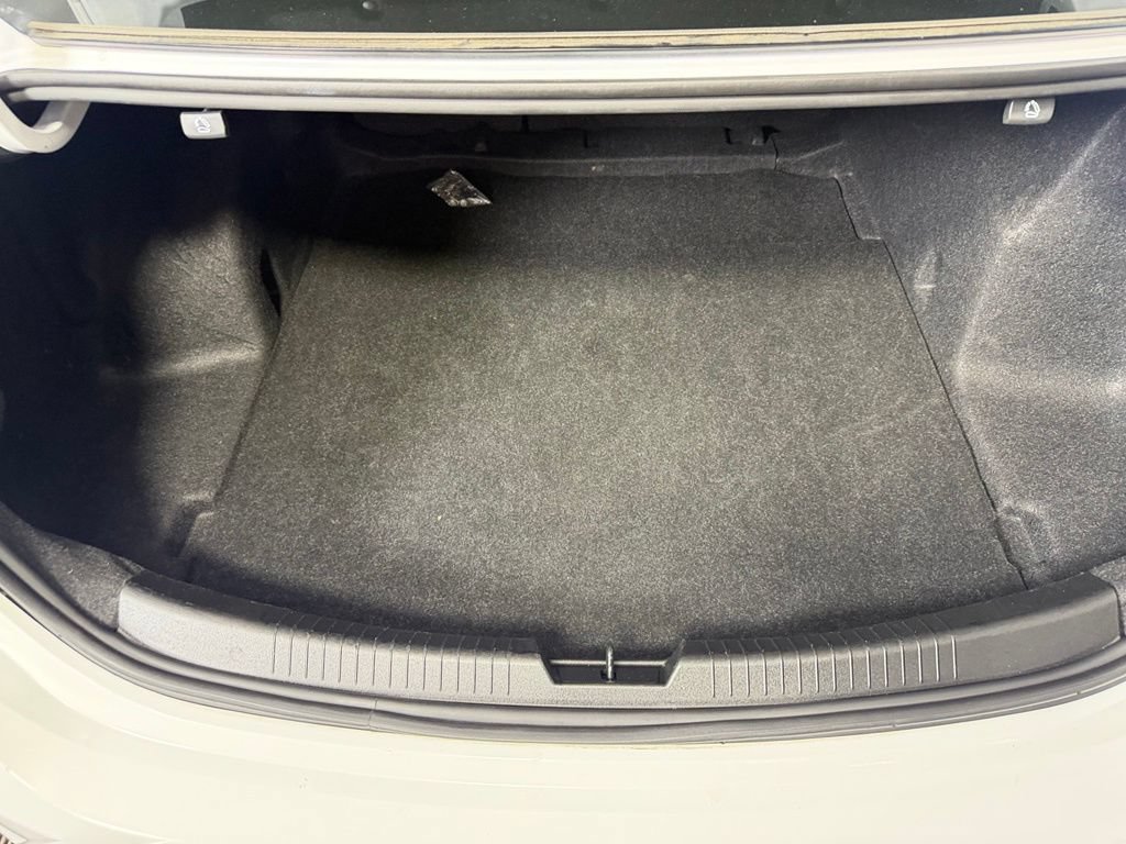 Used 2025 Chevrolet Malibu RS FWD image 33