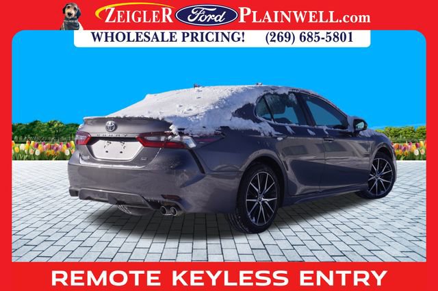 Used 2023 Toyota Camry SE image 3