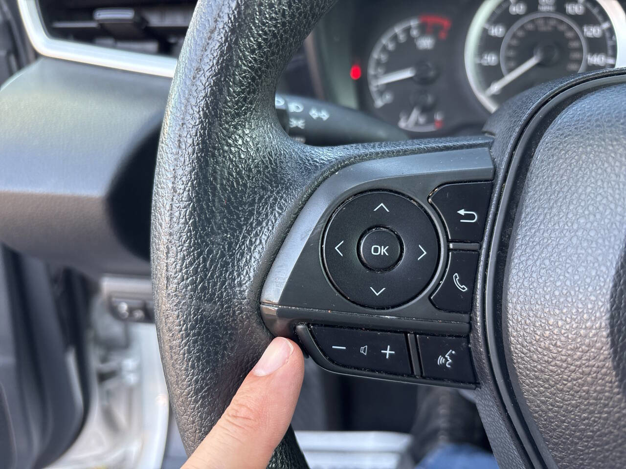 Used 2021 Toyota Corolla LE image 16