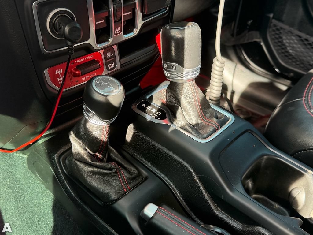 Used 2020 Jeep Gladiator Rubicon w/ Dual Top Group AWD/4WD image 12