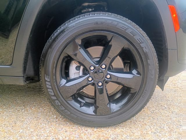 Used 2025 Jeep Grand Cherokee L Altitude RWD image 19