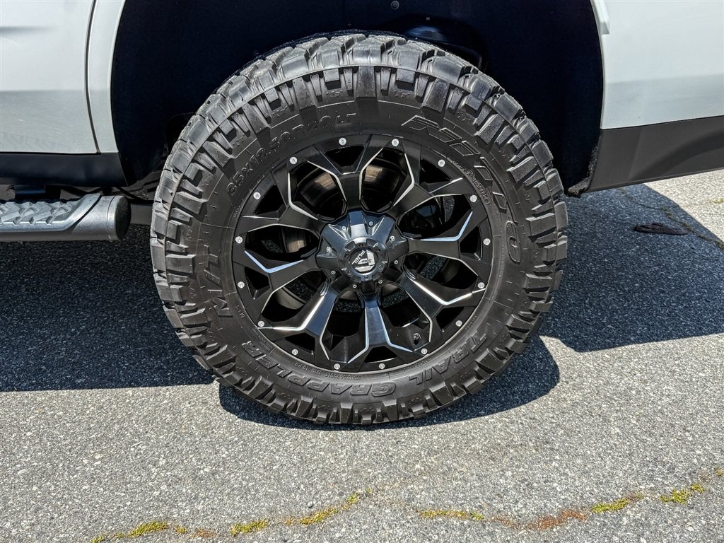 Used 2022 Chevrolet Tahoe Z71 w/ Luxury Package AWD/4WD image 16