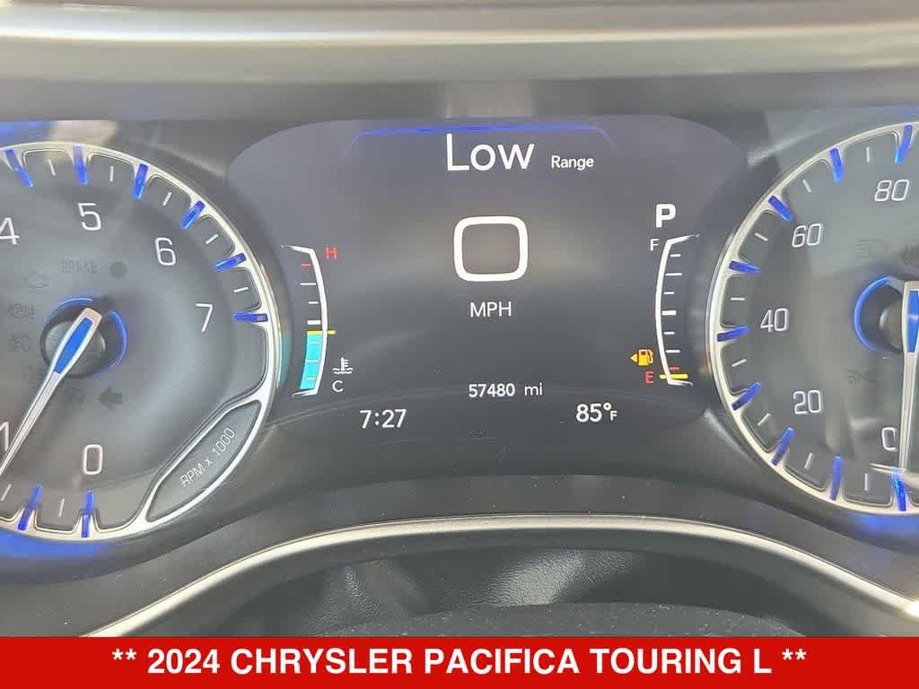 Used 2024 Chrysler Pacifica Touring-L FWD image 30