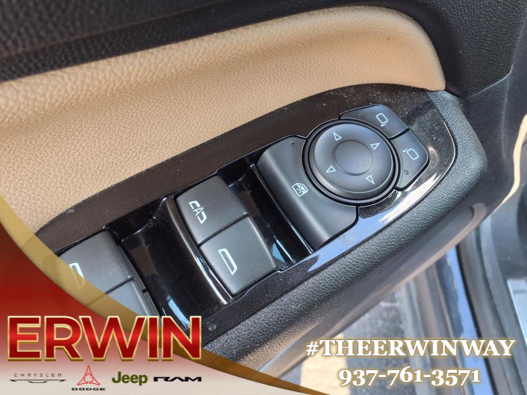 Used 2022 Chevrolet Equinox Premier w/ LPO, Floor Liner Package FWD image 17