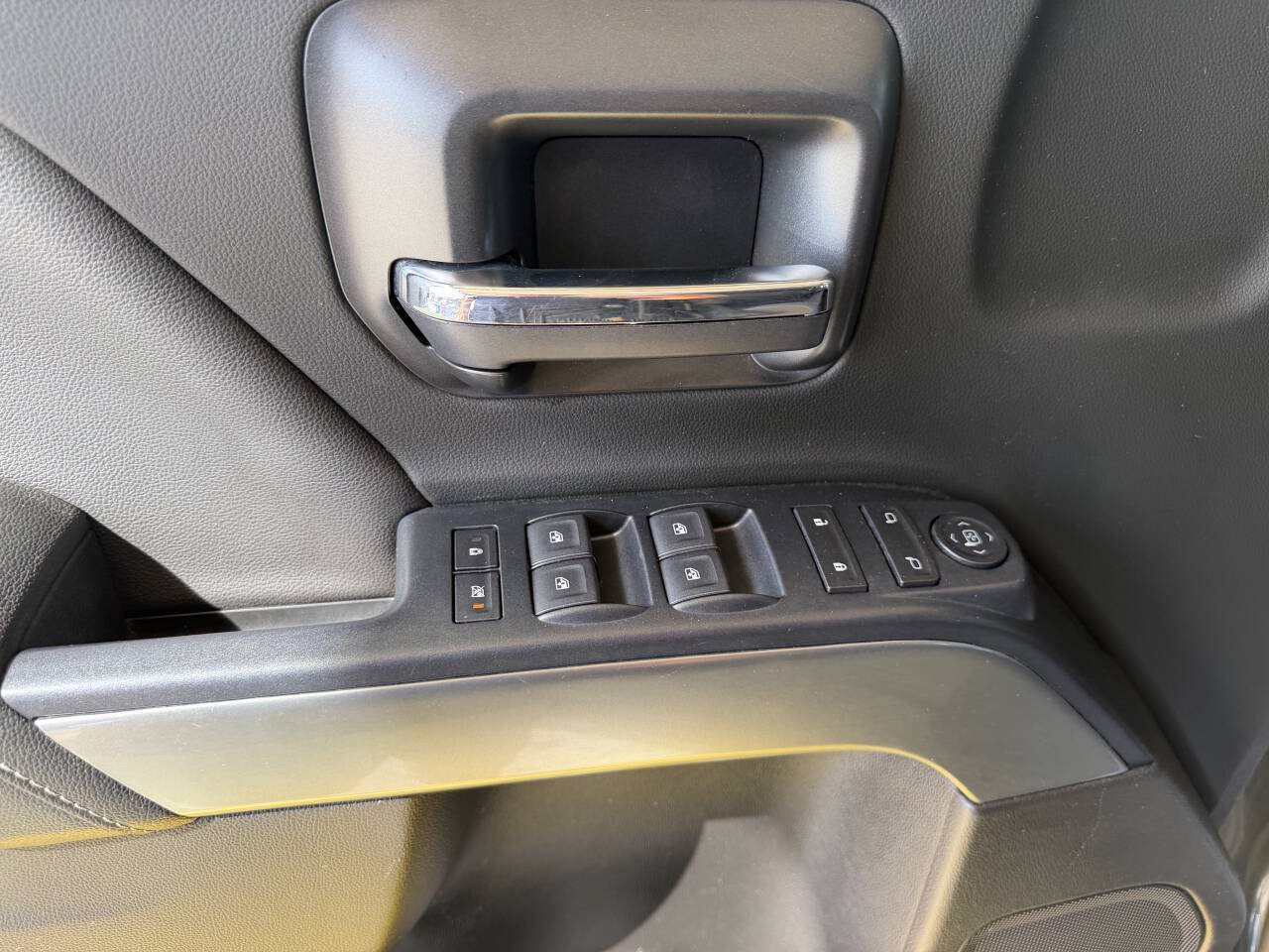 Used 2019 Chevrolet Silverado 1500 LT RWD image 9