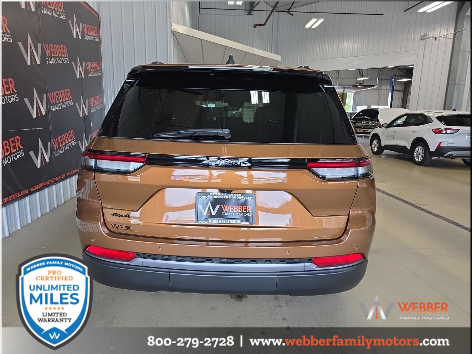 New 2026 Jeep Grand Cherokee Limited w/ Limited Altitude Package AWD/4WD image 5