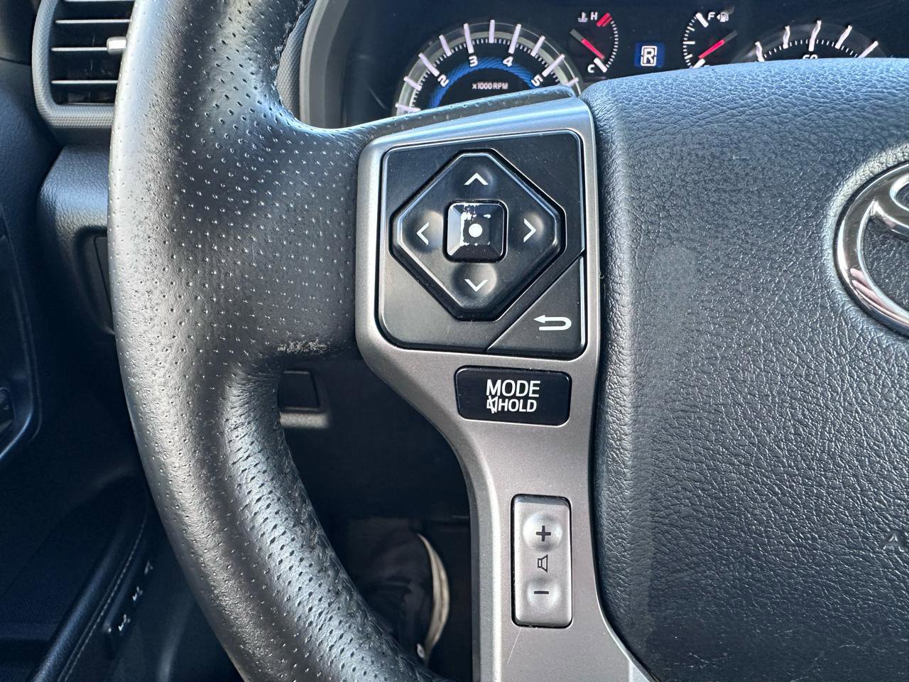 Used 2015 Toyota 4Runner Limited image 29