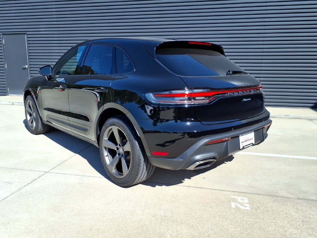 Certified 2026 Porsche Macan AWD/4WD image 3