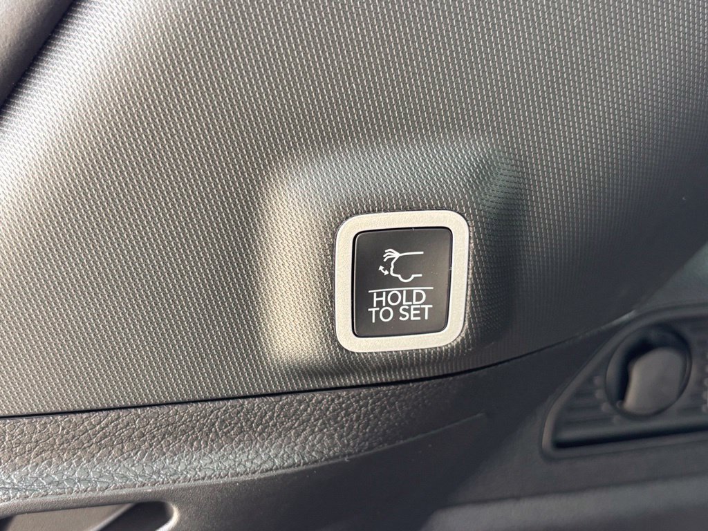 New 2027 Jeep Grand Cherokee Altitude AWD/4WD image 24