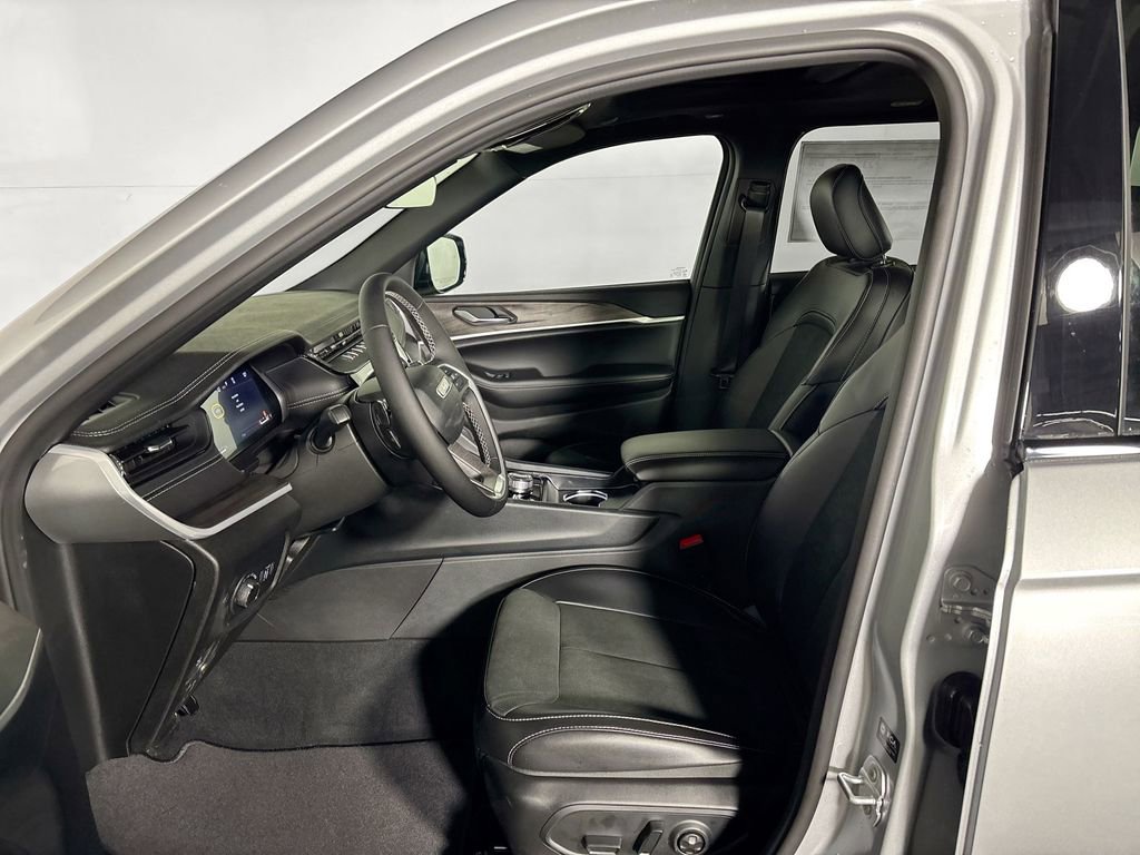 New 2026 Jeep Grand Cherokee Altitude AWD/4WD image 11