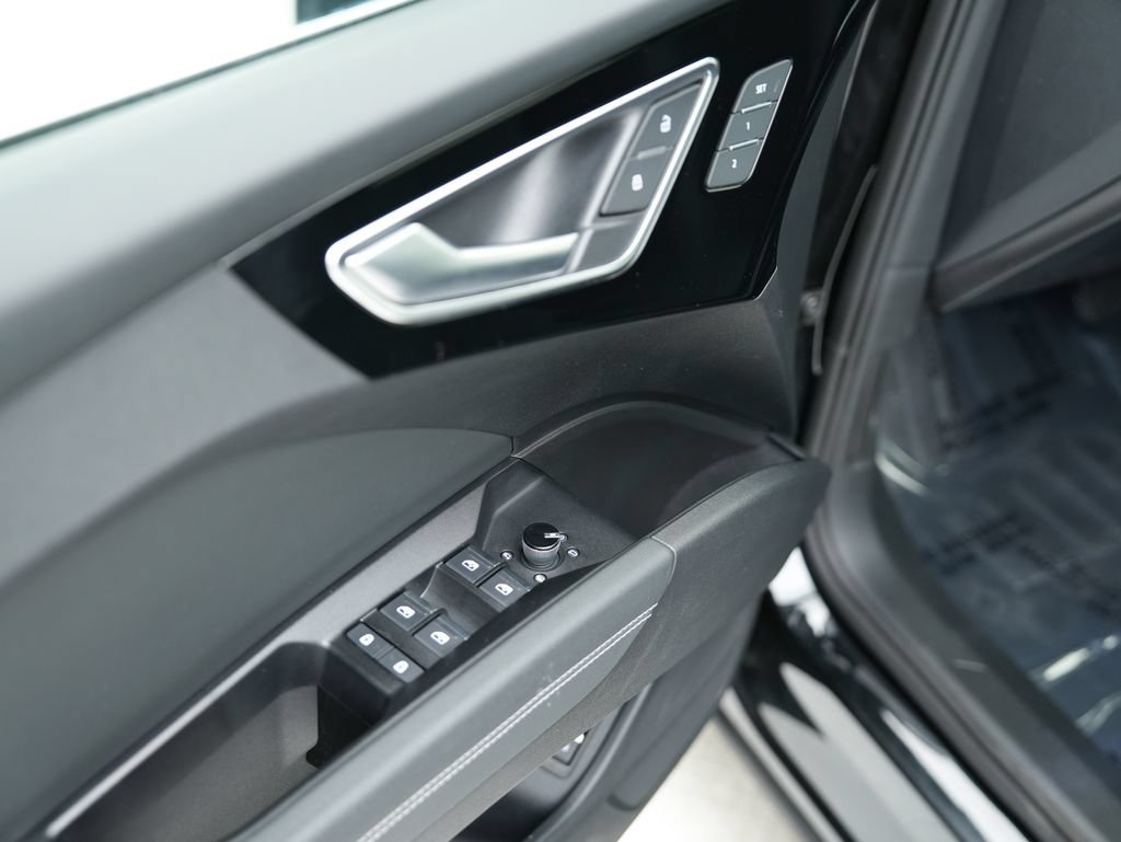 Used 2023 Audi Q4 e-tron Premium Plus AWD/4WD image 7