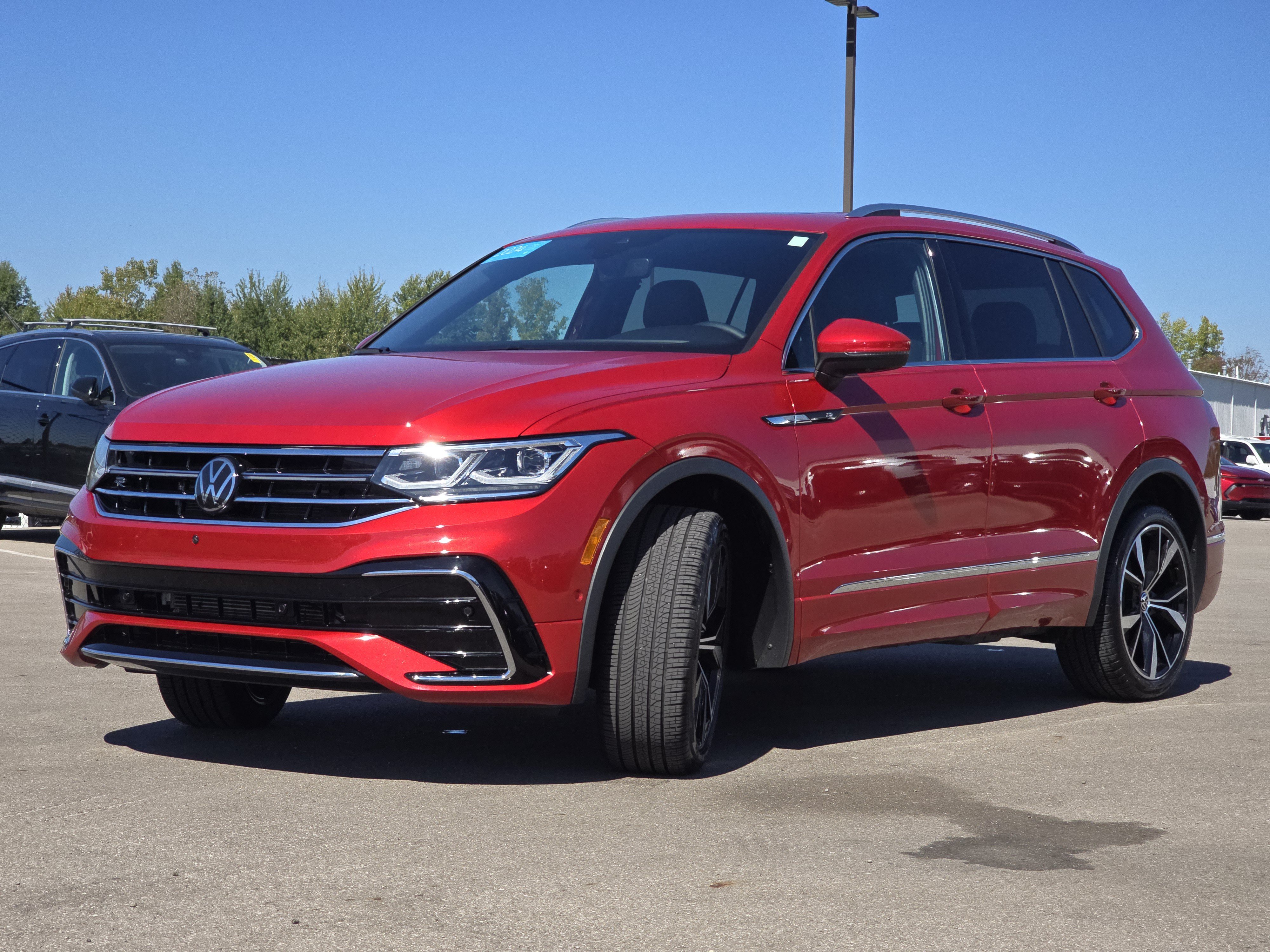 Certified 2024 Volkswagen Tiguan SEL R-Line AWD/4WD image 3