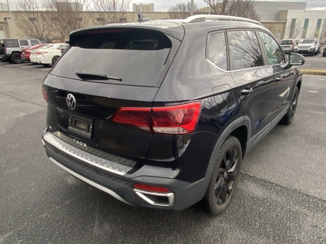 Used 2023 Volkswagen Taos SE w/ Black Wheel Package image 4