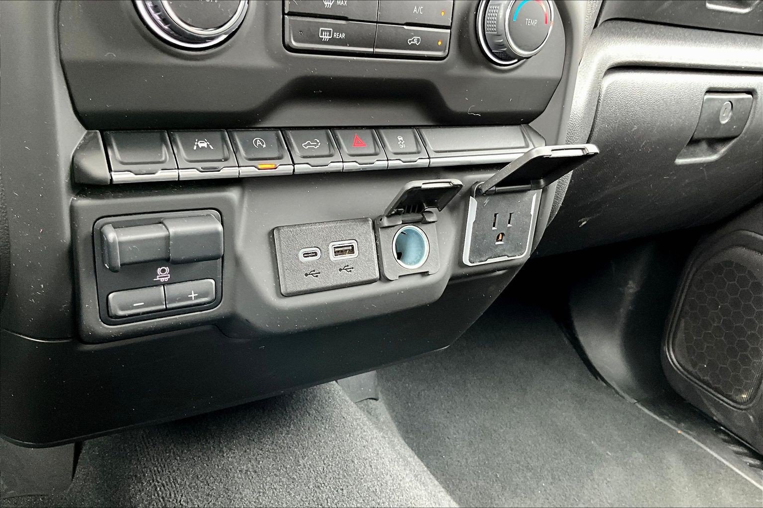 Used 2024 Chevrolet Silverado 1500 Custom w/ LPO, Dark Essentials Package AWD/4WD image 13