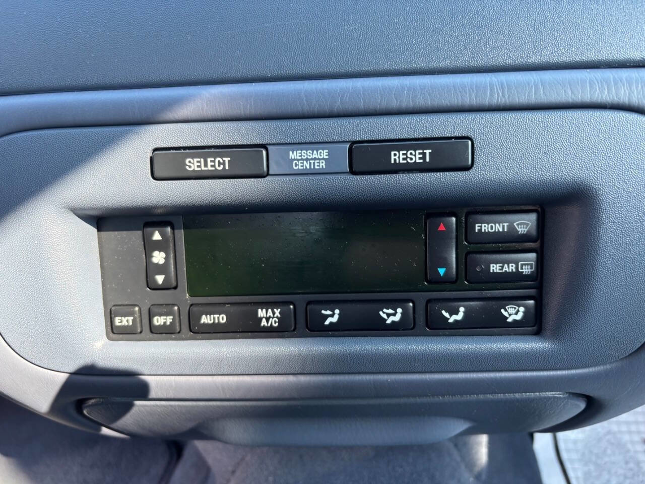 Used 2000 Lincoln Town Car Signature image 27