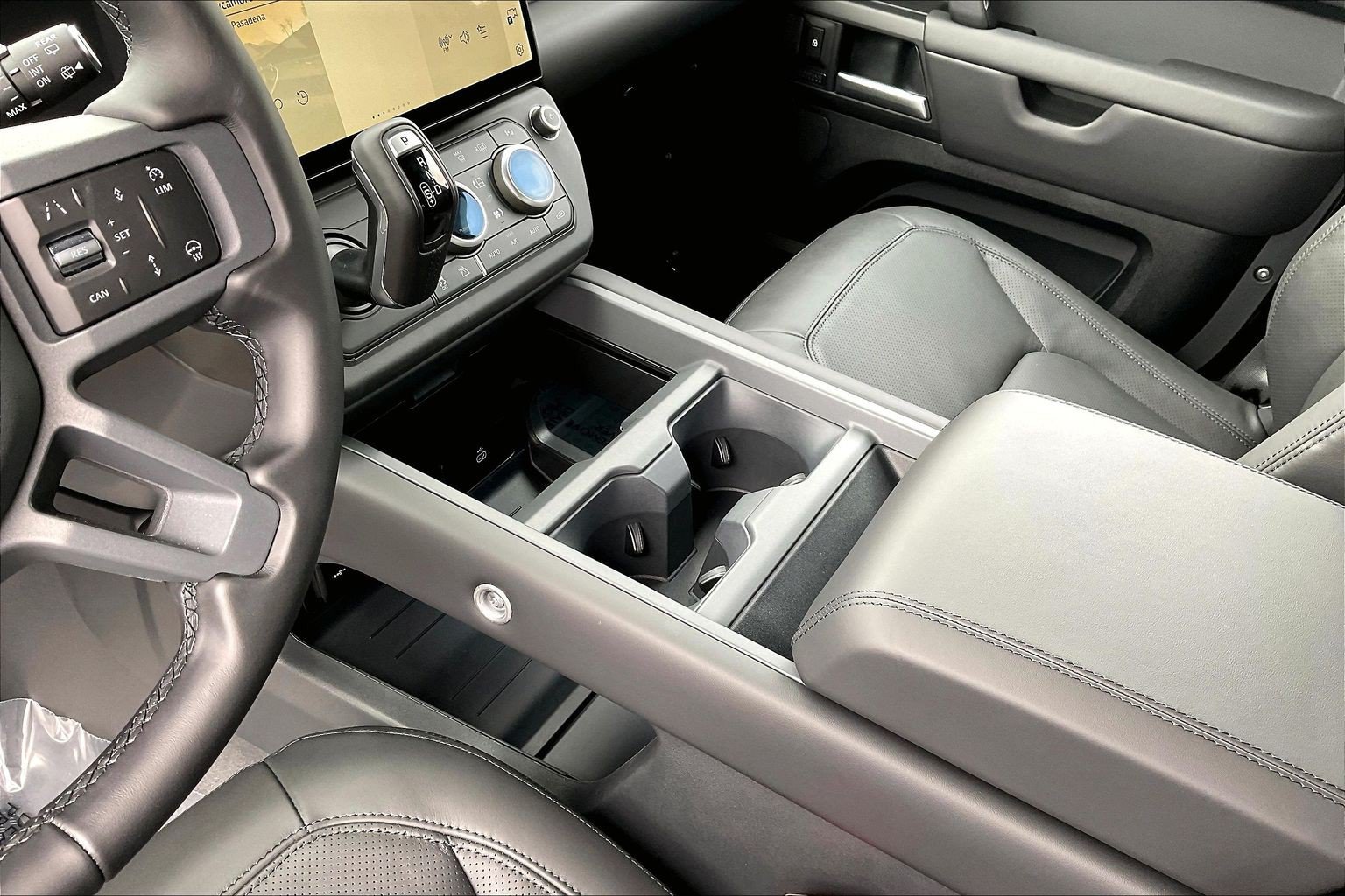 New 2026 Land Rover Defender 110 X-Dynamic SE AWD/4WD image 13