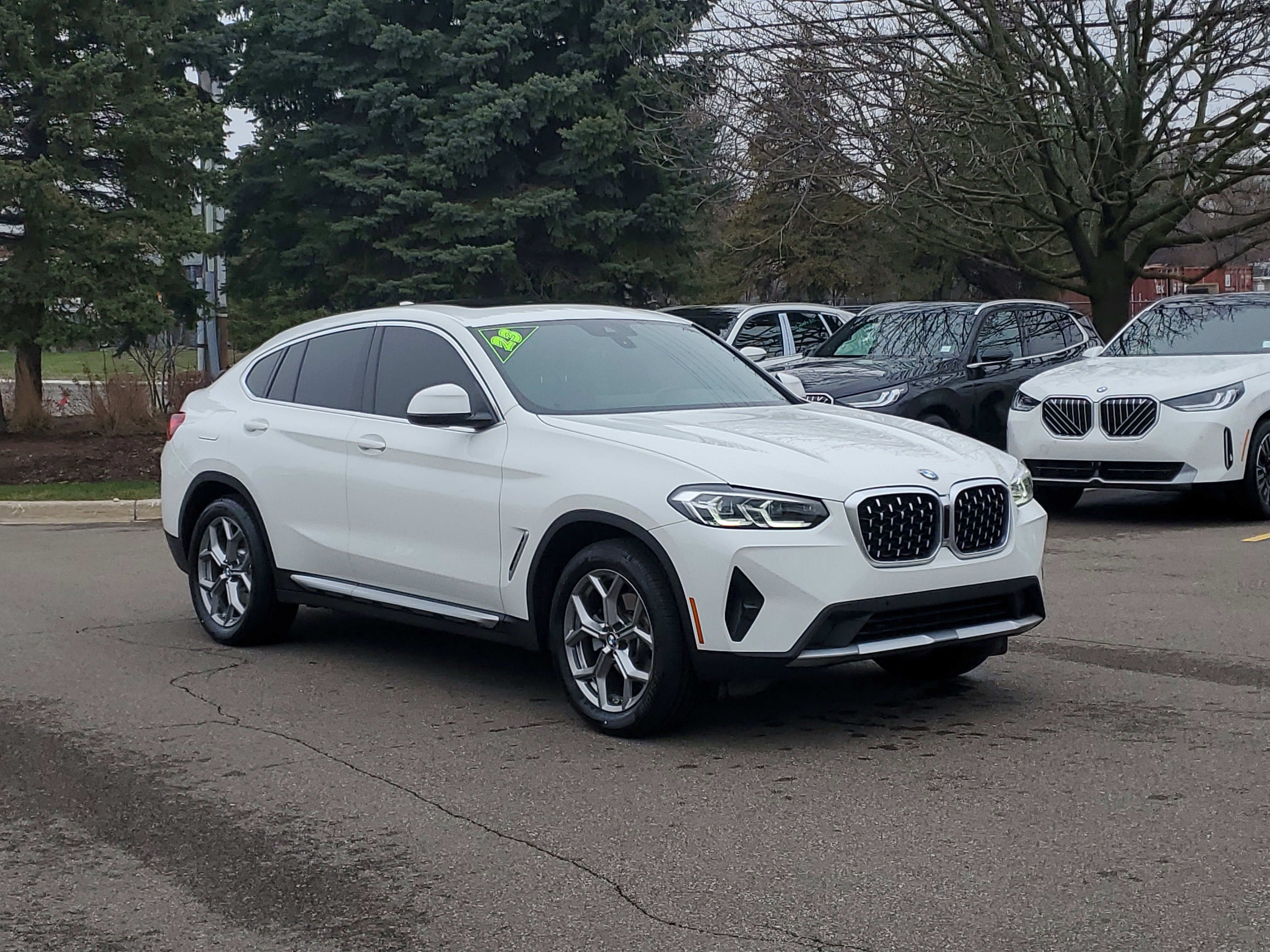Used 2023 BMW X4 xDrive30i AWD/4WD image 4