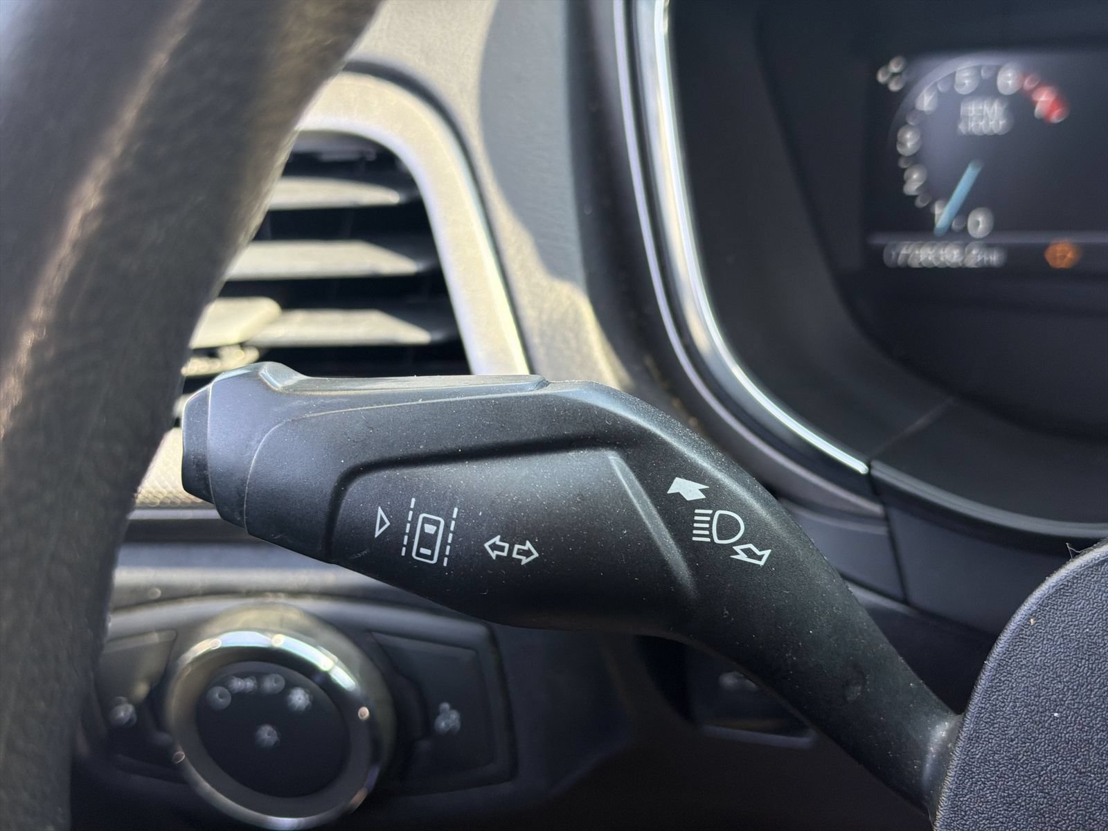 Used 2020 Ford Fusion SE FWD image 30