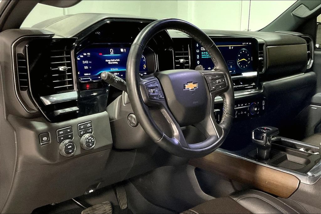 Used 2025 Chevrolet Silverado 1500 High Country AWD/4WD image 16