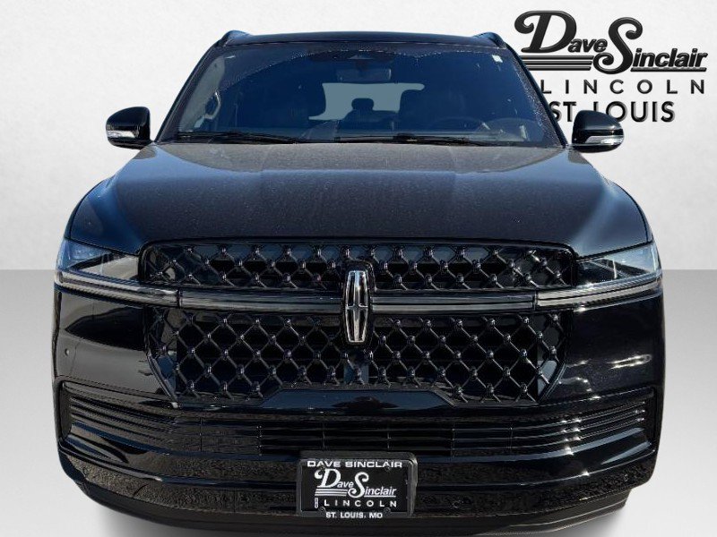 New 2025 Lincoln Navigator Reserve w/ Jet Appearance Package image 2