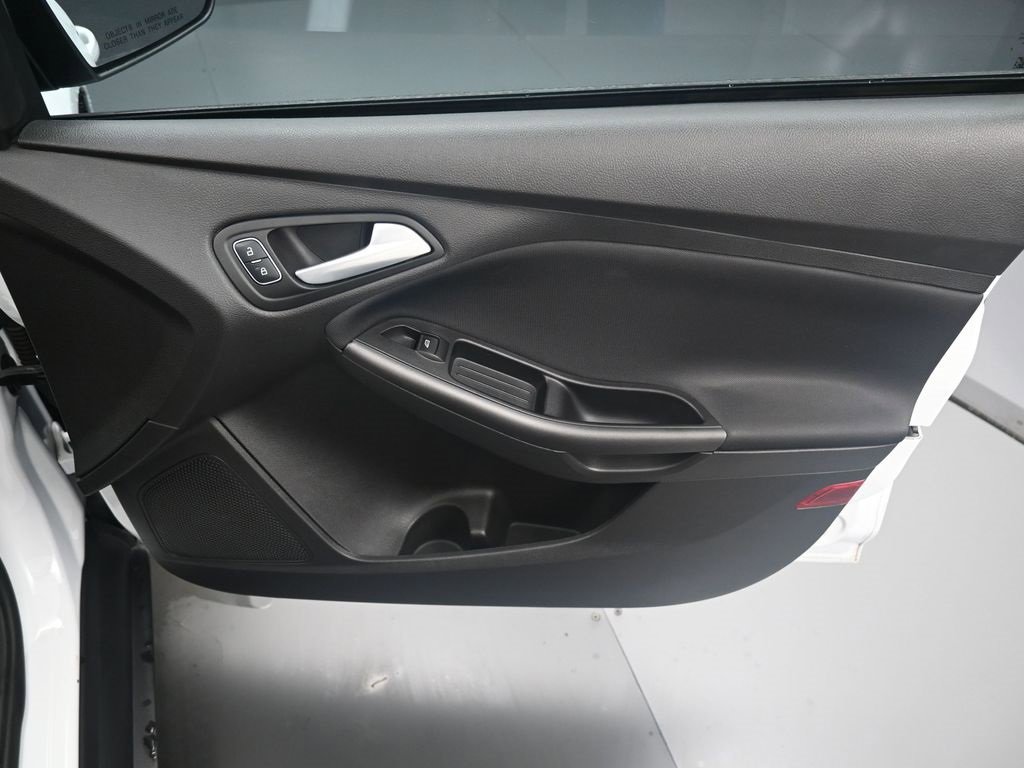 Used 2017 Ford Focus SEL image 35