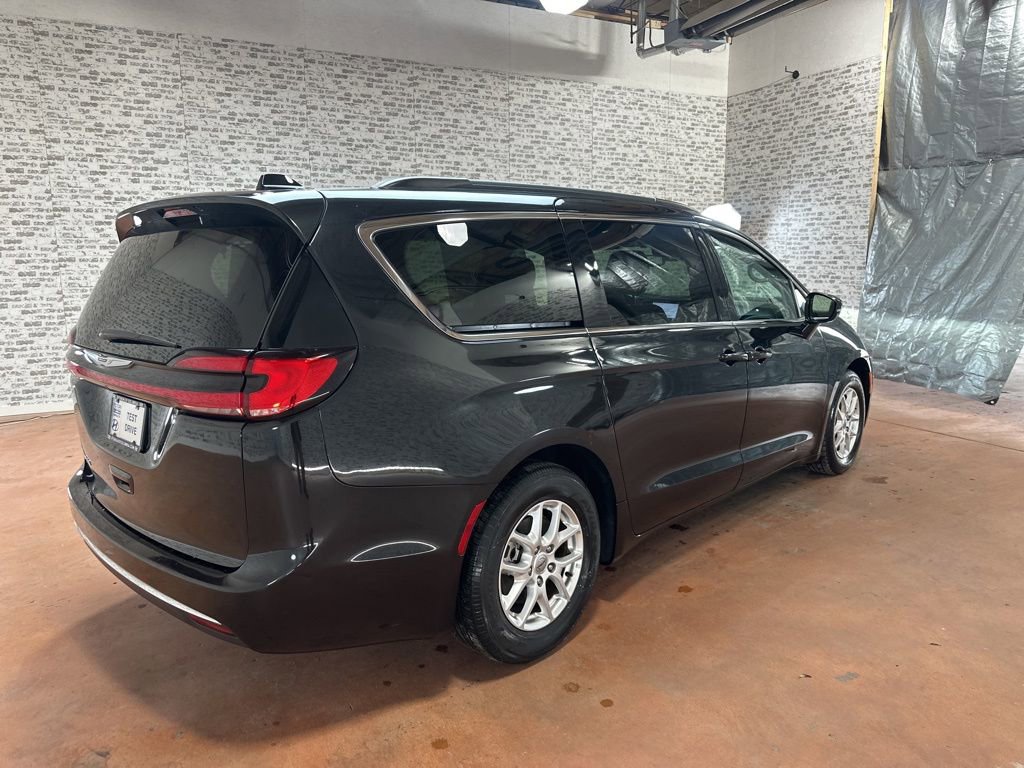 Used 2022 Chrysler Pacifica Touring-L image 7