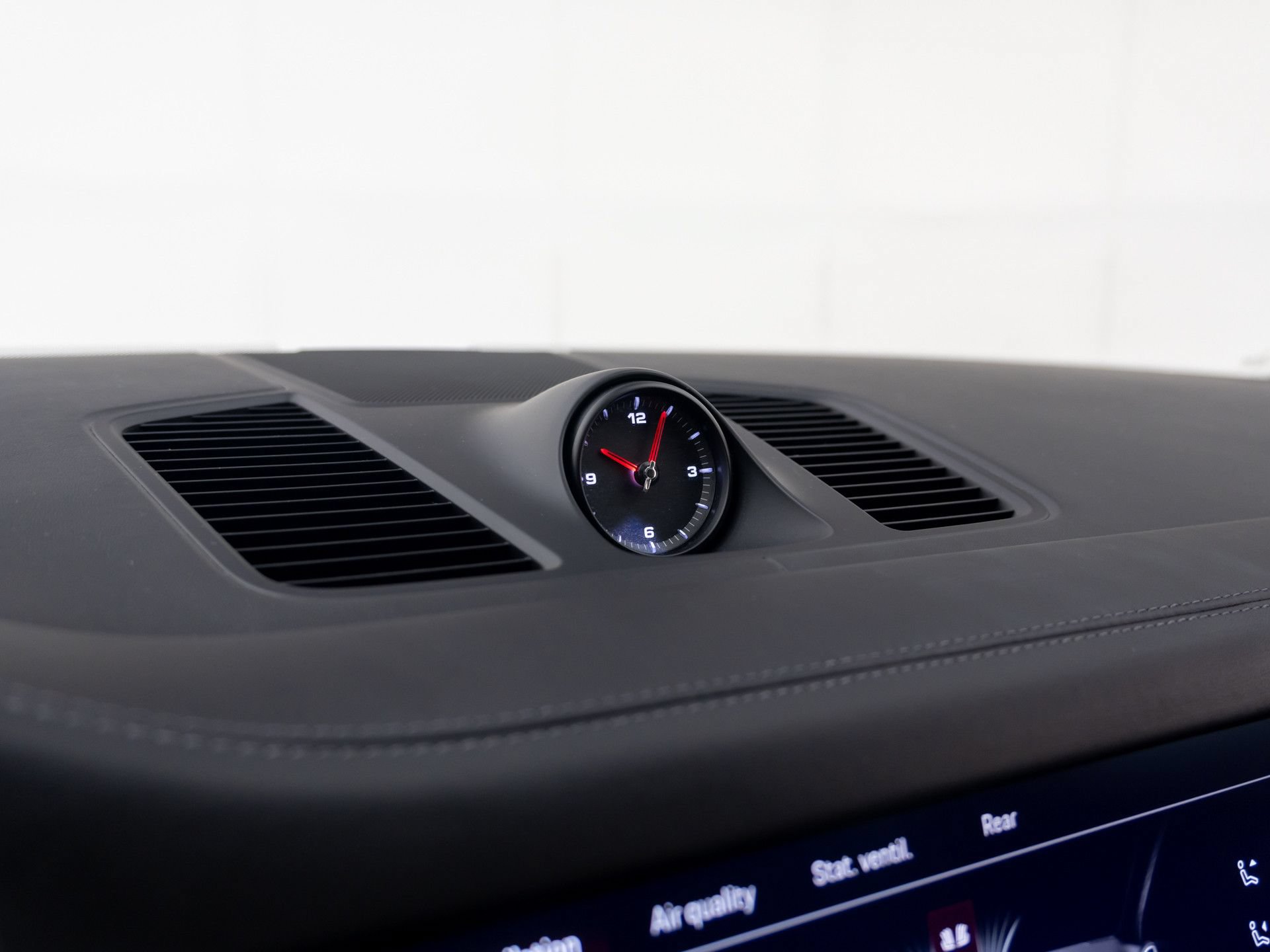 Certified 2023 Porsche Cayenne AWD/4WD image 28