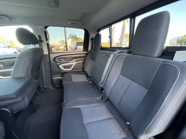 Used 2018 Nissan Titan SV image 24