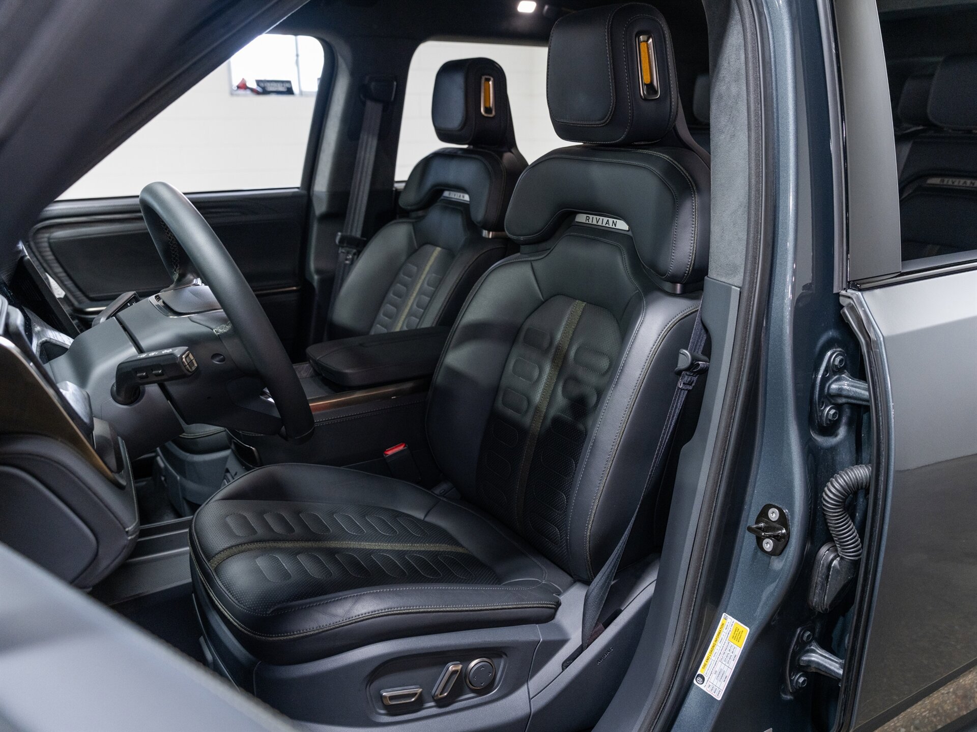 Used 2022 Rivian R1S Launch Edition AWD/4WD image 20