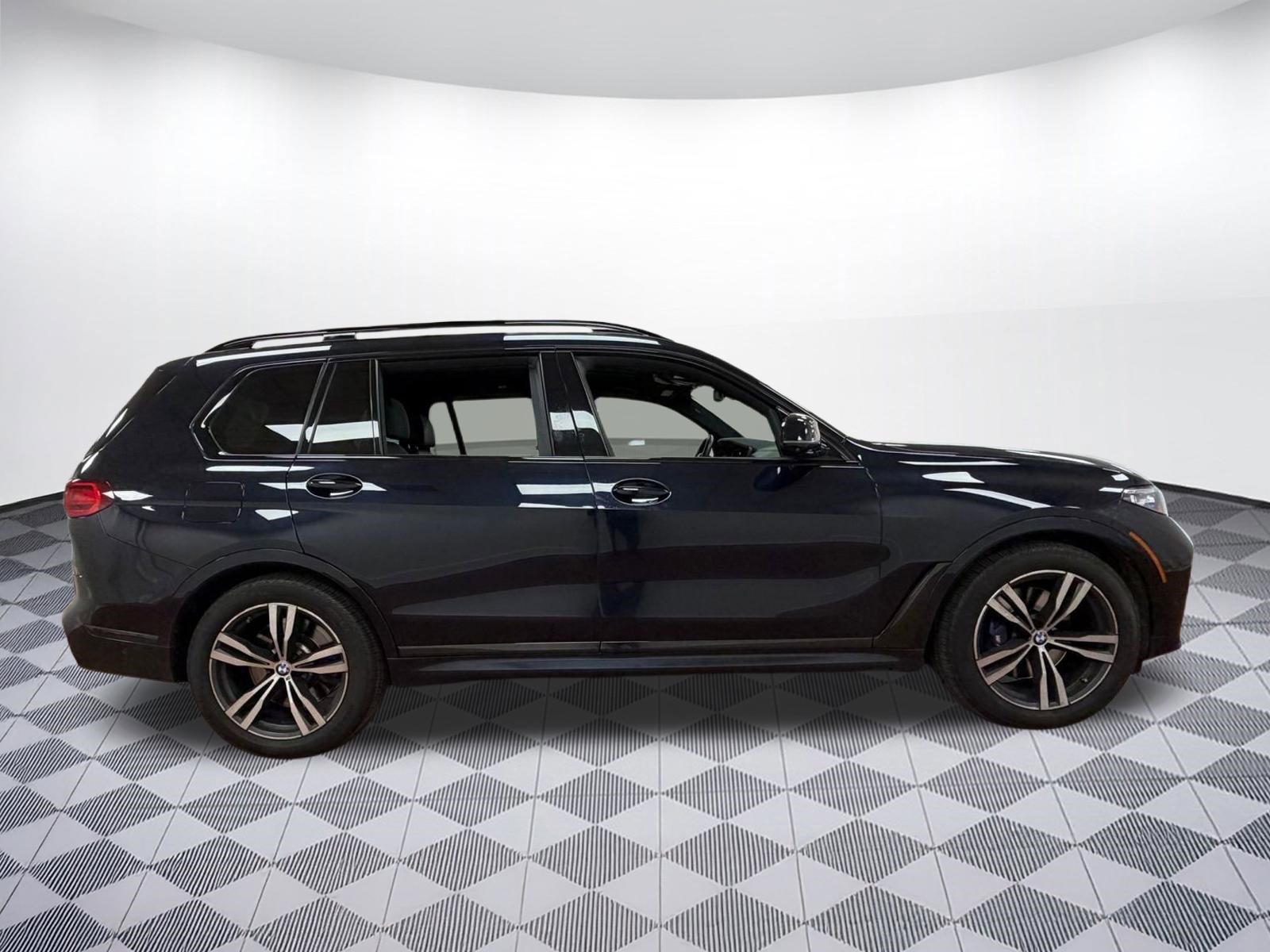 Used 2020 BMW X7 M50i image 7