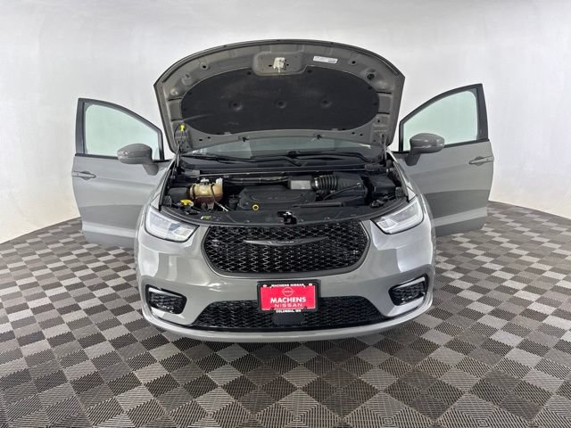 Used 2021 Chrysler Pacifica Touring w/ S Appearance Package FWD image 11