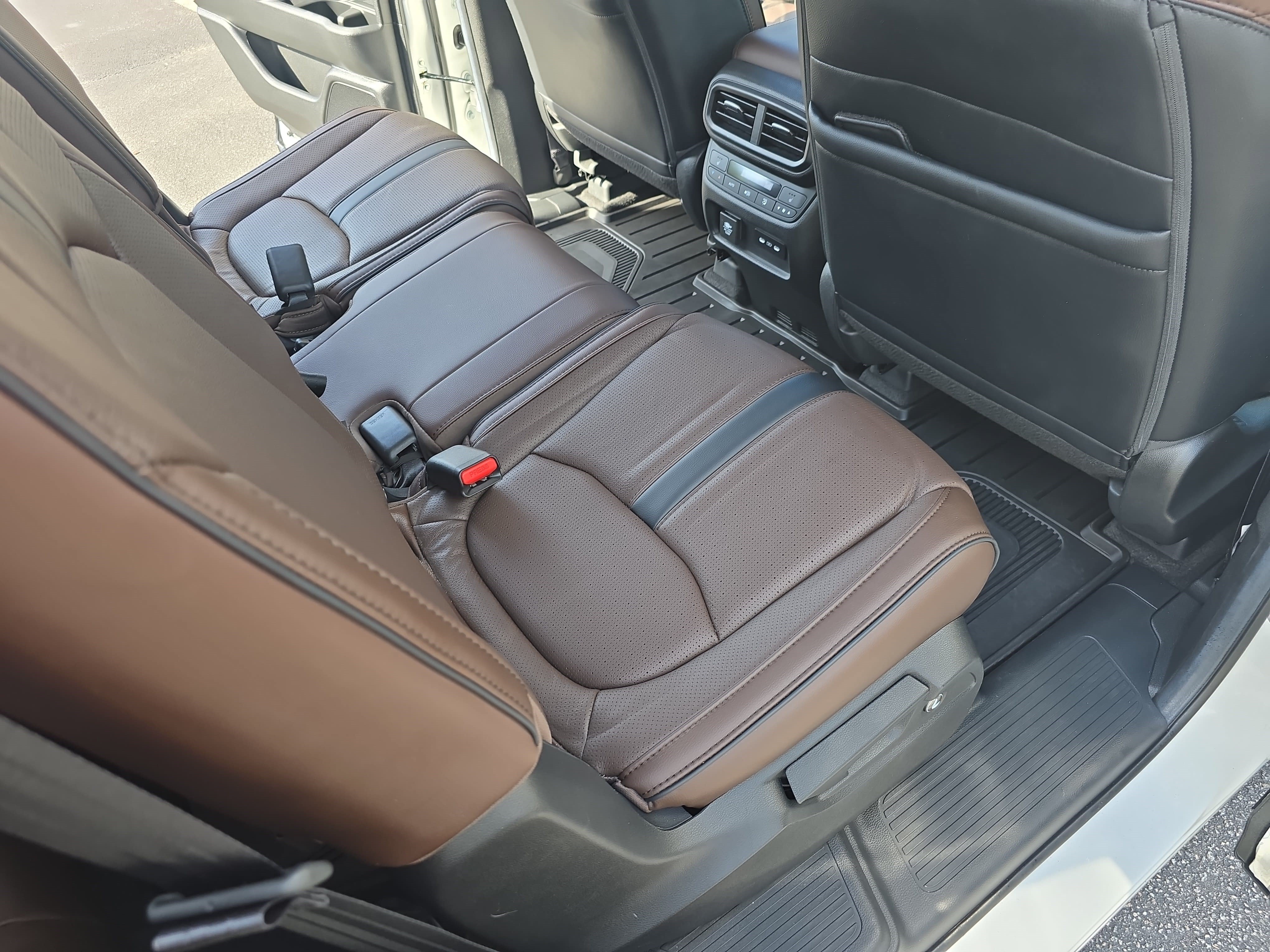 Used 2025 Honda Pilot Elite image 11