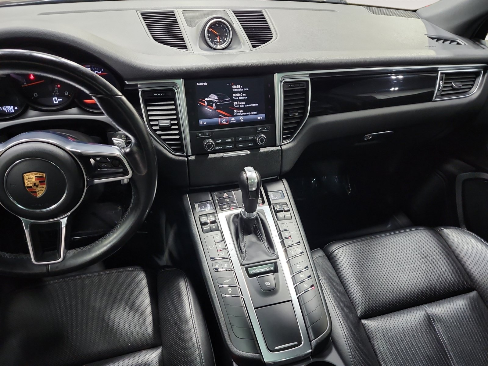 Used 2018 Porsche Macan AWD/4WD image 11
