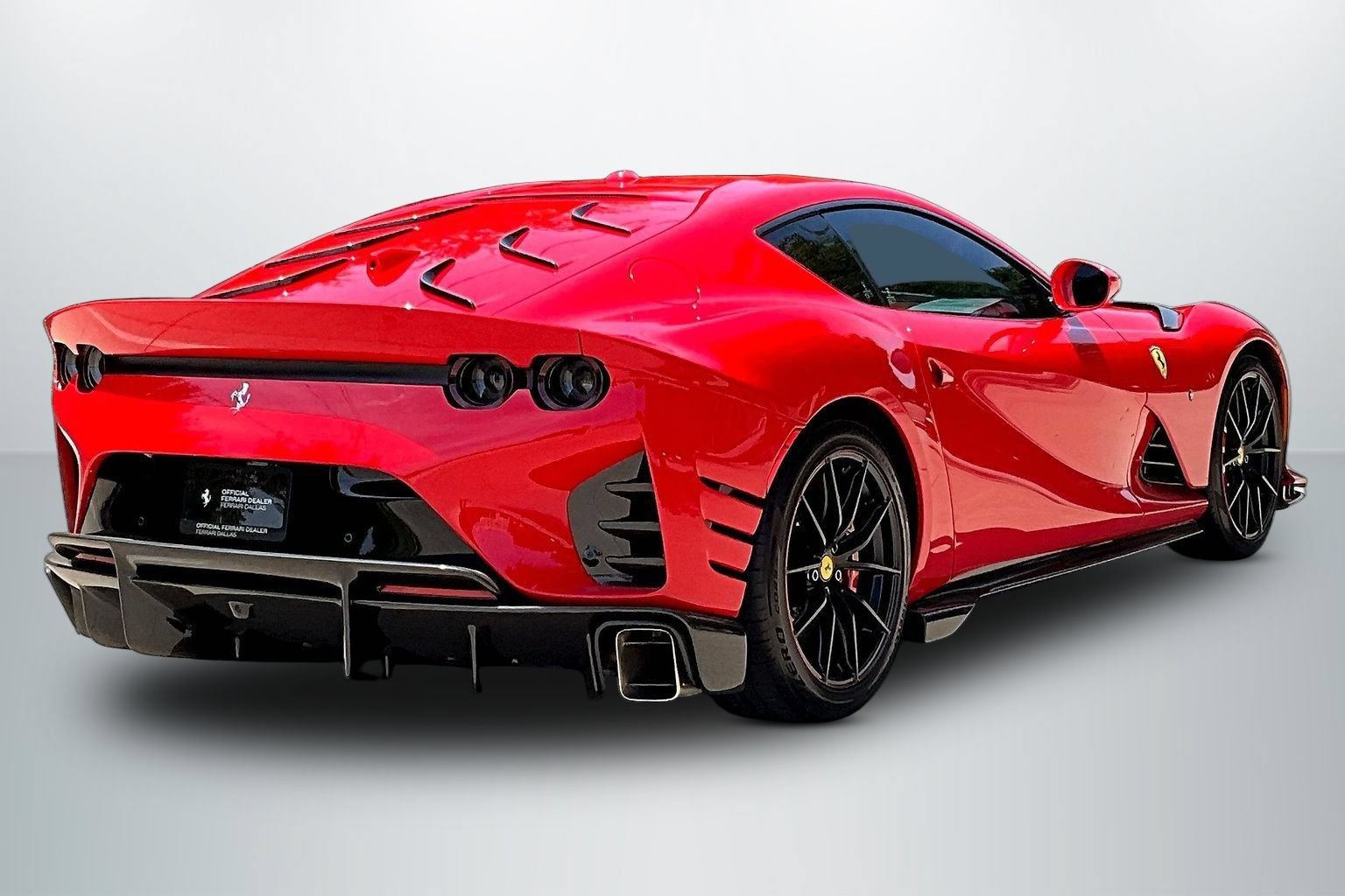 Used 2022 Ferrari 812 Competizione RWD image 7