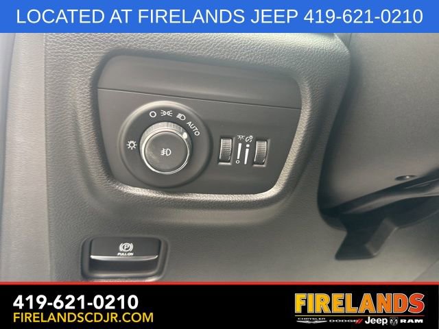 Used 2023 Jeep Grand Cherokee Limited image 21