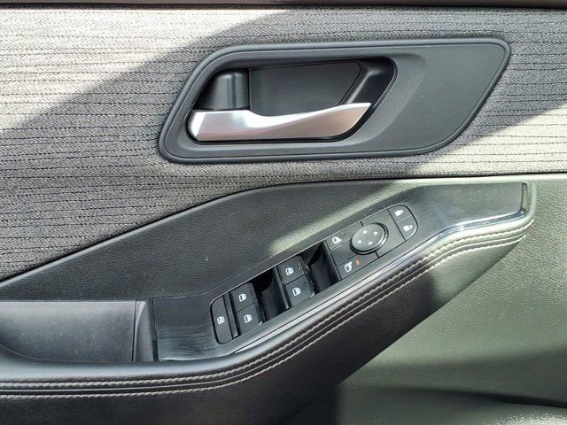 Used 2022 Nissan Rogue SV AWD/4WD image 23