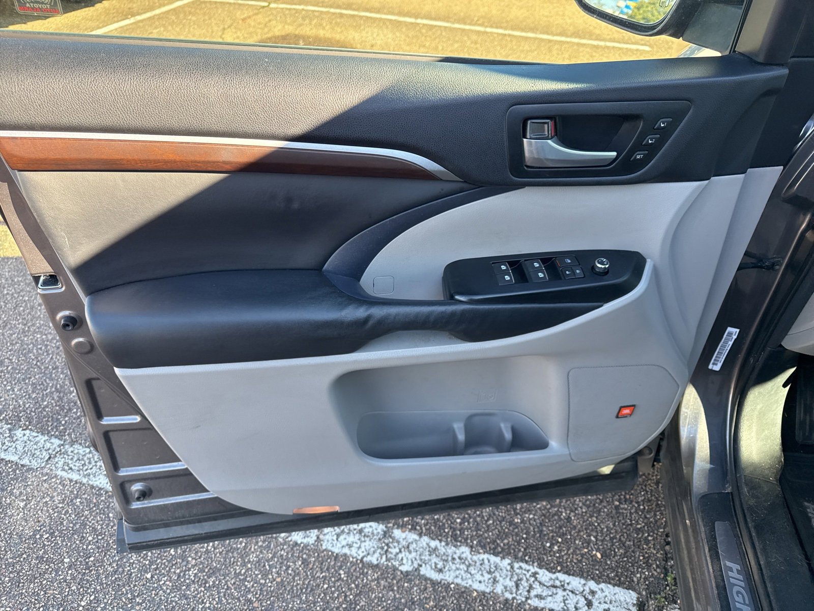 Used 2014 Toyota Highlander Limited image 16