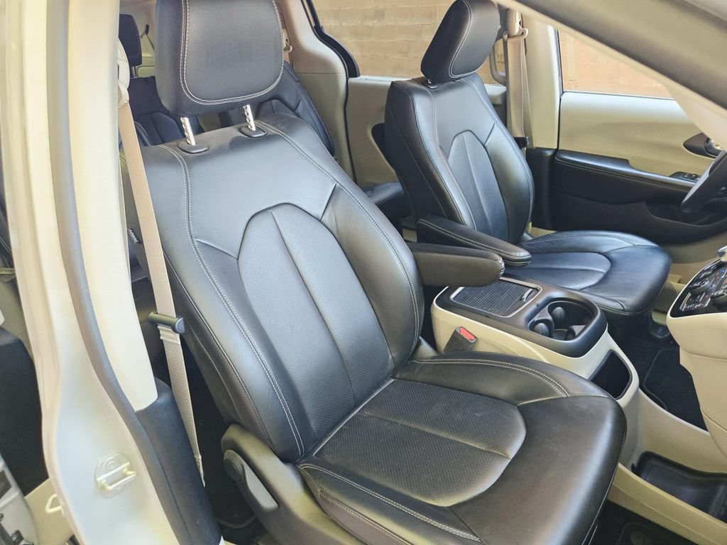Used 2022 Chrysler Pacifica Touring-L AWD/4WD image 17