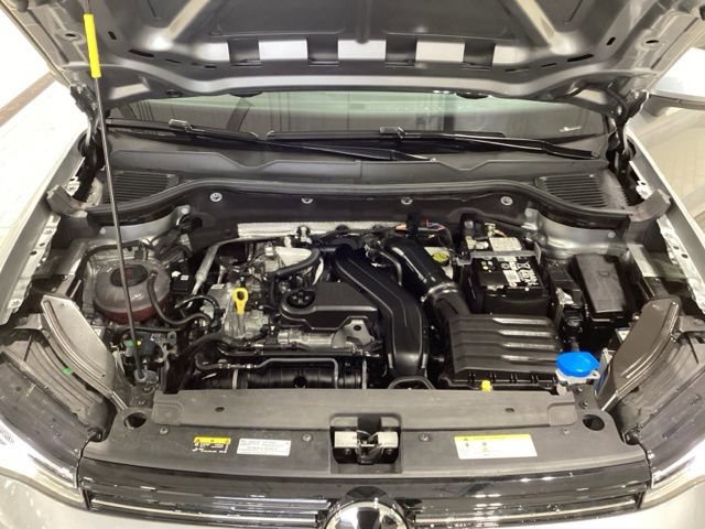 Certified 2025 Volkswagen Taos SE w/ Panoramic Sunroof Package image 7
