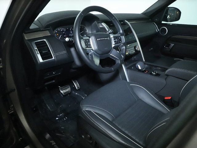 Certified 2023 Land Rover Discovery Metropolitan Edition AWD/4WD image 16