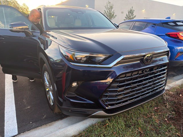 Used 2025 Toyota Grand Highlander AWD image 6