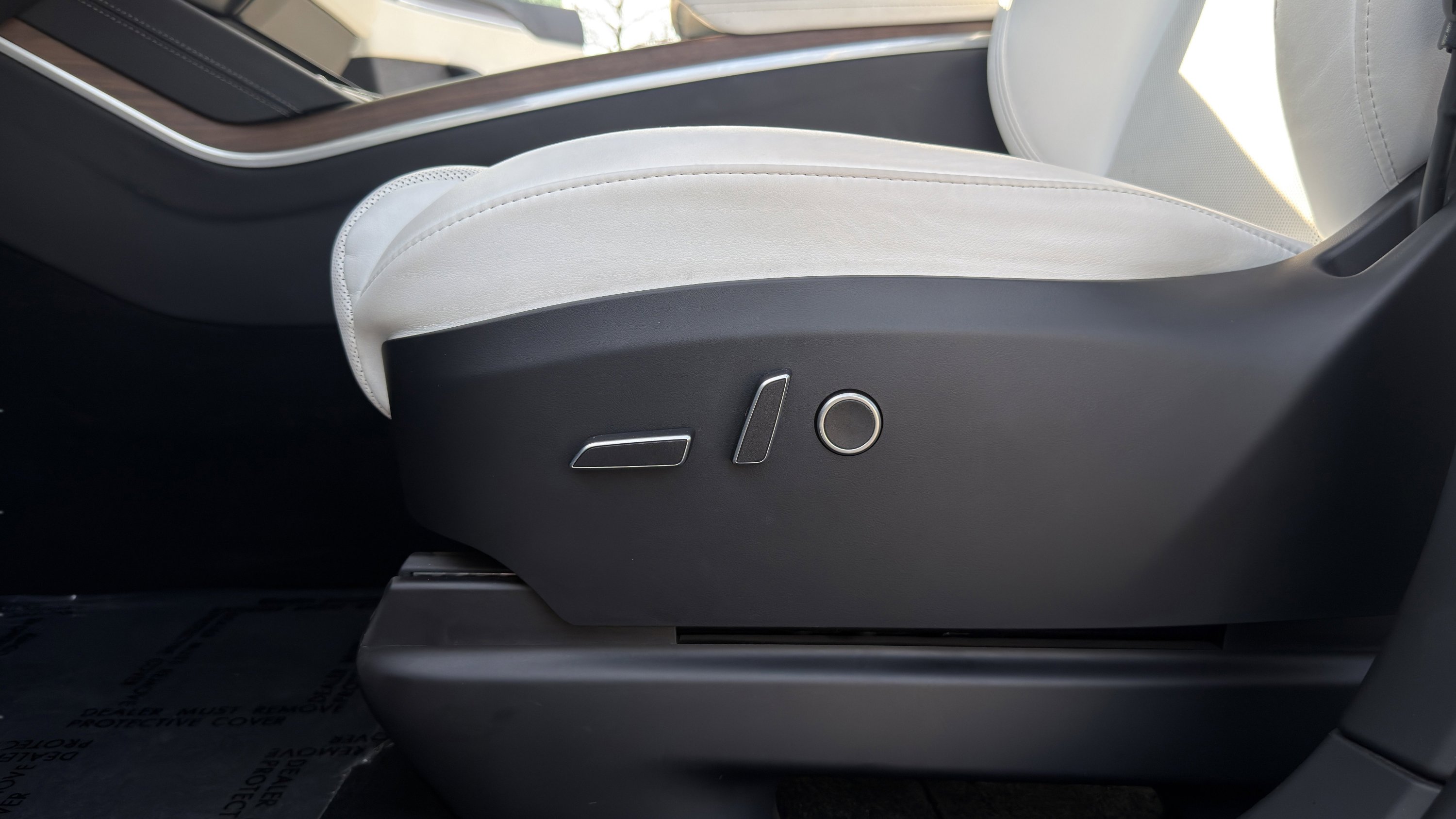 Used 2023 Tesla Model X image 18