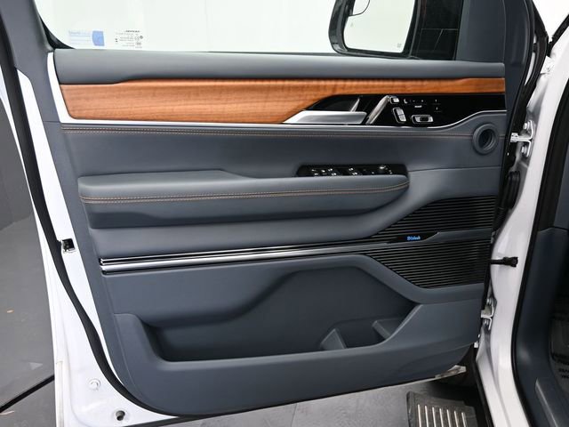 Used 2024 Jeep Grand Wagoneer L Series III image 22